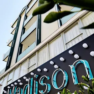 https://hotel-madison-marebello.emilia-romagnahotels.net